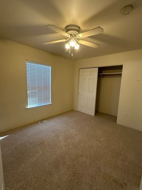 Grandview apartment for rent - A room with a ceiling fan and a window with blinds.