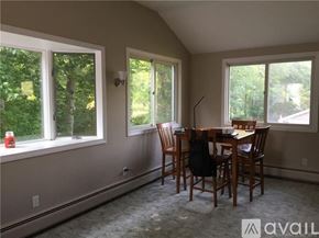 Fairfield house for rent - A dining room with a table and chairs.