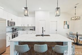 Waxahachie house for rent - A kitchen with a white table and chairs.