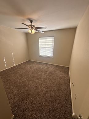 Centerton house for rent - A room with a ceiling fan and carpeted floor.