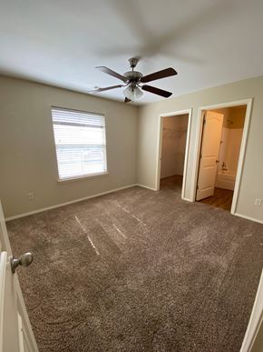 Centerton house for rent - A room with a ceiling fan and carpeted floor.