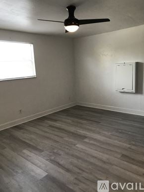 Naples apartment for rent - A room with a ceiling fan and a window.