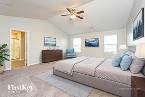 Lexington house for rent - A bedroom with a bed, dresser, and ceiling fan.