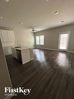 305 N Centro Circle, Shenandoah, TX, 77385 photo 3