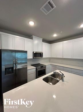 Shenandoah house for rent - 313 N Centro Circle Shenandoah, TX 77385