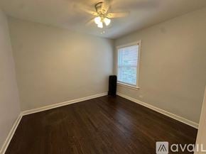 Chicago apartment for rent - A room with wooden floors and a ceiling fan.