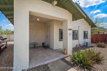 Tucson house for rent - A small house with a covered patio area.