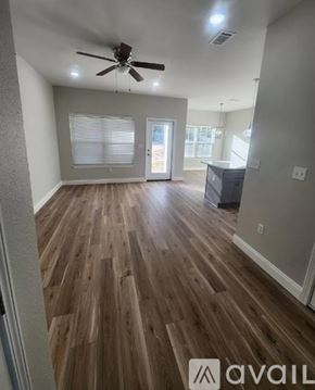 Defuniak Springs townhouse for rent - A room with wooden flooring and a ceiling fan.