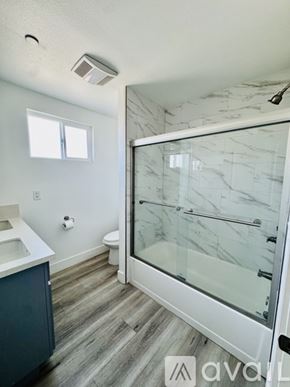 Los Angeles townhouse for rent - A bathroom with a walk-in shower and a toilet.