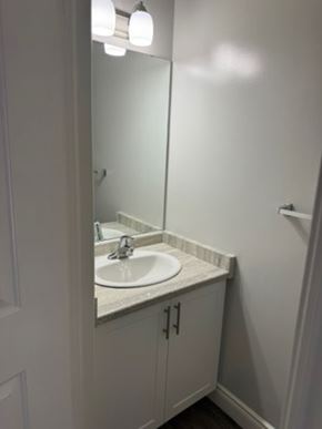 London house for rent - A white sink in a small bathroom.