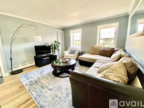 Evanston apartment for rent - A dining room with a table and chairs.