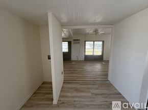 Venice house for rent - A spacious room with wooden flooring and white walls.