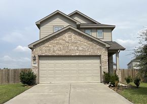 Houston house for rent - A two-story house with a garage door.