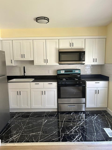 Floor plan for 1 bed, 1 bath, 880 sqft