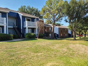 Sherman apartment for rent - A grassy area in front of apartment buildings.