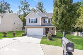 Kernersville house for rent - A house with a driveway and a mailbox in front.