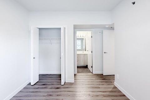 Floor plan for 2 beds, 2 baths, 887 sqft