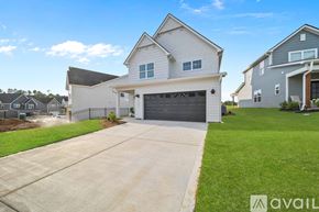 Knoxville house for rent - A house with a garage is available for sale.