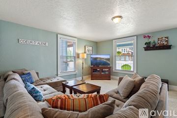 Coeur D'alene house for rent - A living room with a large couch and a coffee table.