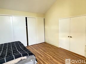 San Diego townhouse for rent - A room with a carpeted floor and a window with a white frame.