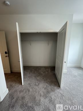 Nashville apartment for rent - A bedroom with a carpeted floor and a large open closet.