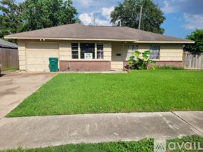 Pasadena house for rent - A house with a green lawn and a brown roof.
