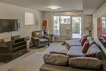 Cincinnati apartment for rent - a living room with a couch and a tv