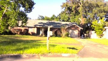 Pensacola house for rent - A house with a mailbox in front of it.