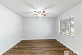 Lockhart apartment for rent - A room with a ceiling fan and a window.
