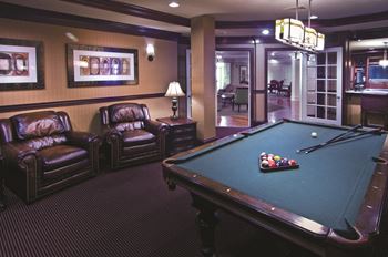 Billiards & game room 