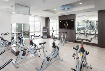 Spinning classes and group fitness