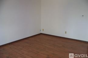 Pekin townhouse for rent - A room with wooden flooring and white walls.