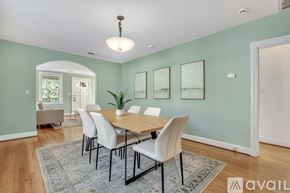 Savannah house for rent - A dining room with a table and chairs.