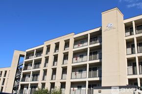 Charleston apartment for rent - A tall building with balconies and a sign that reads "40".