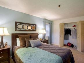 Weymouth apartment for rent - a bedroom with a large bed and a closet