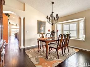 Orlando house for rent - A dining room with a wooden table and chairs.