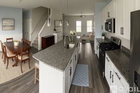 Summerville house for rent - A kitchen with a dining table and chairs.