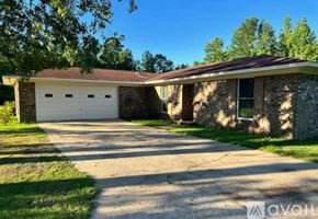Atmore house for rent - A house with a garage is for sale.