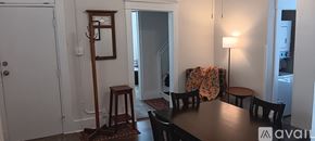 Pueblo house for rent - A dining room with a wooden table and chairs.
