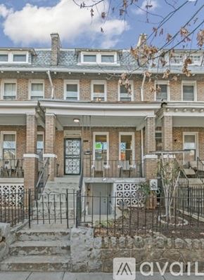 Washington townhouse for rent - A brick building with a black fence in front.