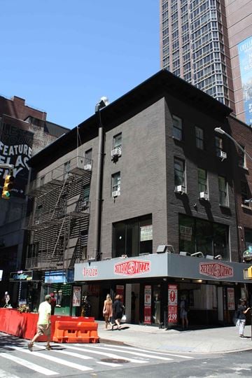 New York apartment for rent - A street view of a building with a red and white sign that says "Pizza".