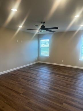 Madisonville house for rent - A room with a ceiling fan and wooden flooring.