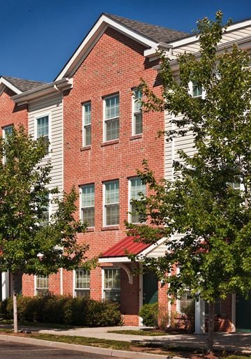 Elizabeth apartment for rent - a red brick apartment building with white siding and trees