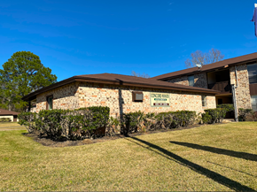 Beaumont apartment for rent - A building with a sign that reads "Welcome to Hillcrest Elementary School" is shown.