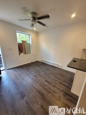 Philadelphia apartment for rent - A room with a ceiling fan and a window.