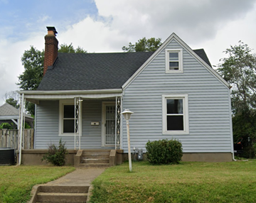Cape Girardeau house for rent - A small house with a porch and a front door.