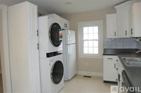 Berryville house for rent - A laundry room with a washer and dryer in it.