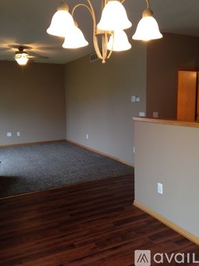 North Mankato townhouse for rent - A room with wooden floors and a ceiling fan.