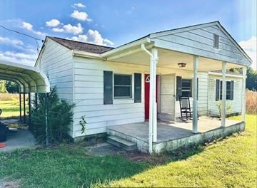 N Dinwiddie house for rent - A small white house with a red door and a porch.