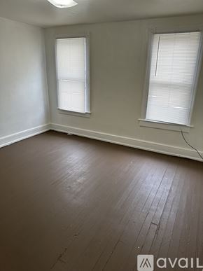 Cumberland townhouse for rent - A room with wooden flooring and two windows.